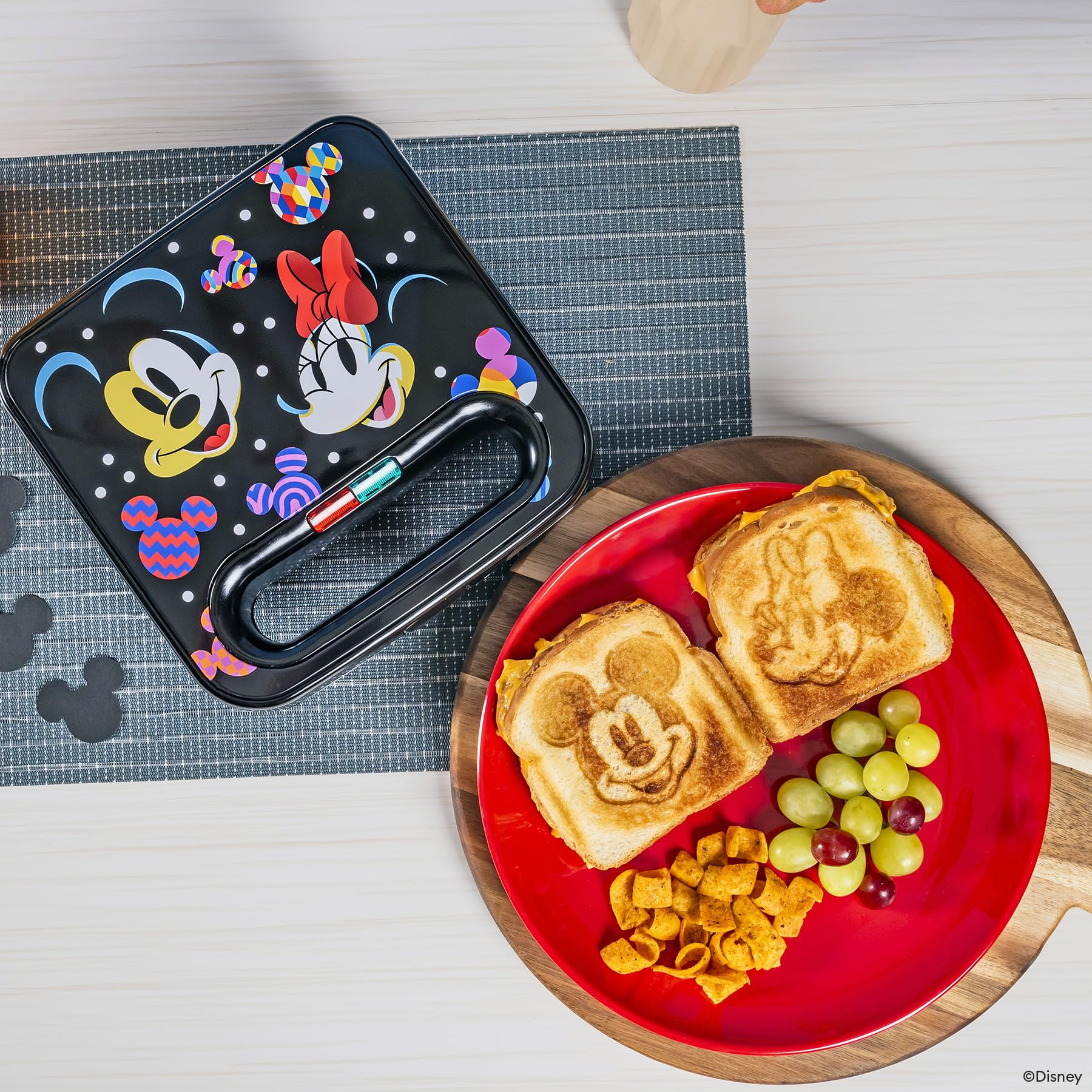 アメリカDisney ミッキー マウス サンドイッチメーカーフレンチトーストも Amazon.com: Uncanny Brands Disney Mickey and Minnie Mouse Sandwich